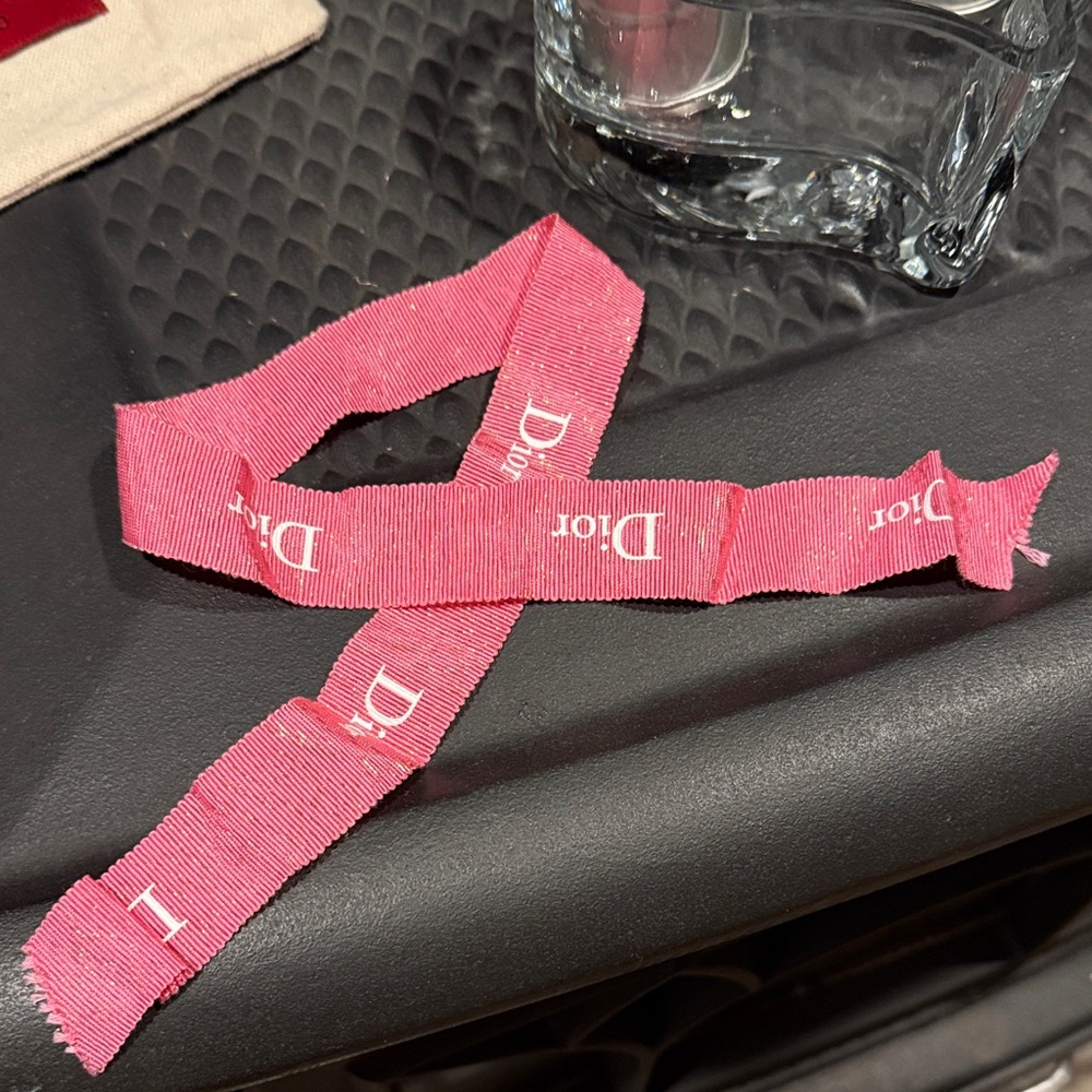 Dior Pink Ribbon - Picture 2 of 5